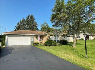 860 S Keel Ridge Rd, Hermitage, PA 16148