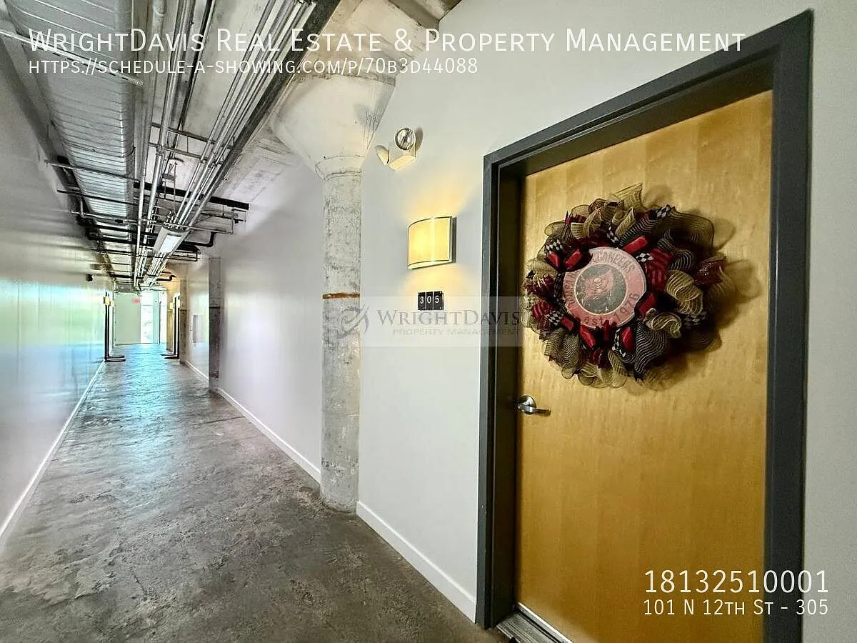 Downtown Channel District 1/1 Loft! — Photo 4