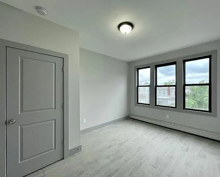281 Cator Ave — Photo 4