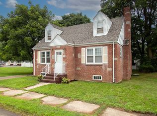 7 Mettler St, Woodbridge, CT 06525
