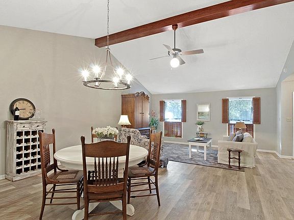 5th image of 426 Summit Circle Dr