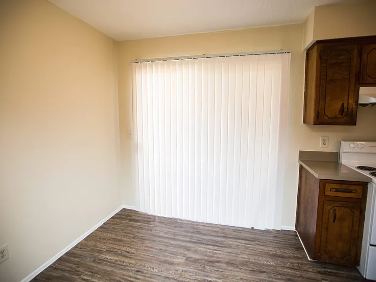 Ridgecrest Apartments — Photo 6
