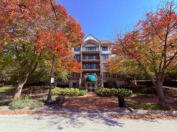 5 S Pine St APT 407B, Mount Prospect, IL 60056