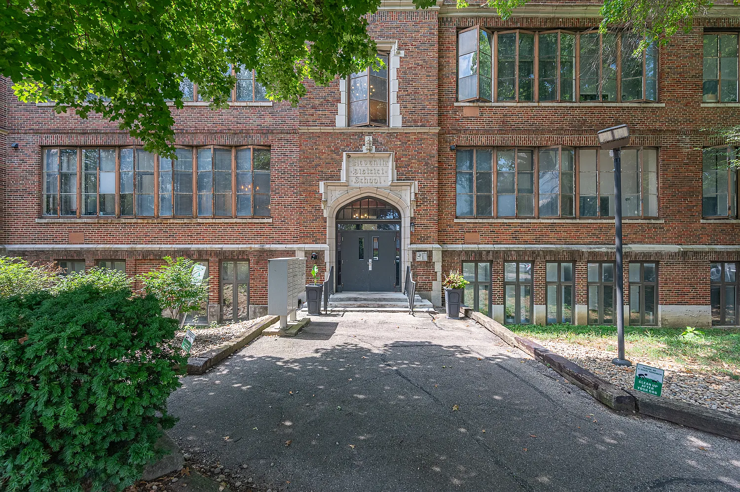 Parkway Apartments — Photo 3