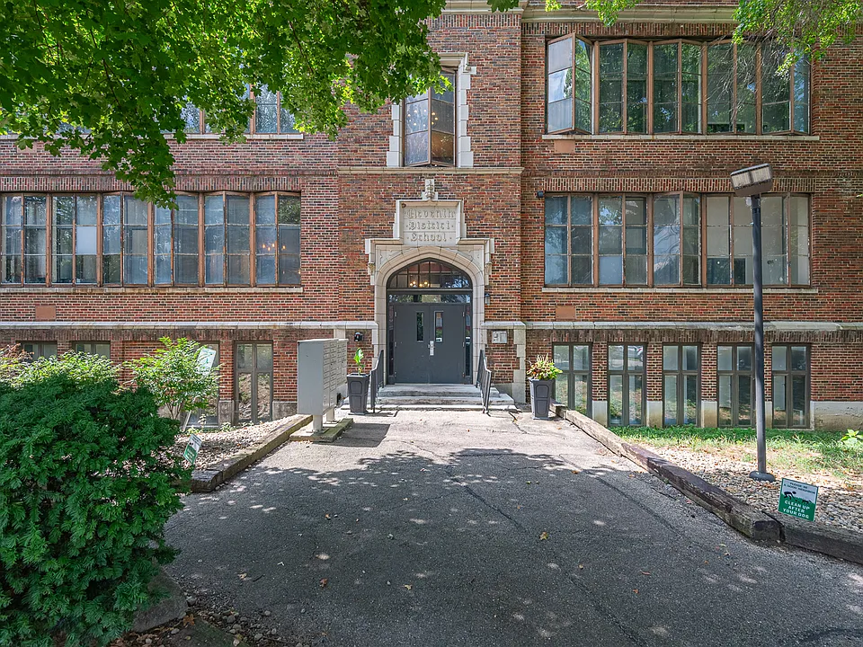 Building Photo 3