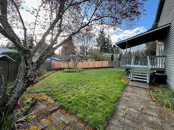 Yard & deck with your private entrance