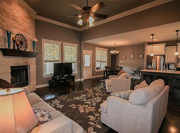 4th image of 142 Weatherman Ln