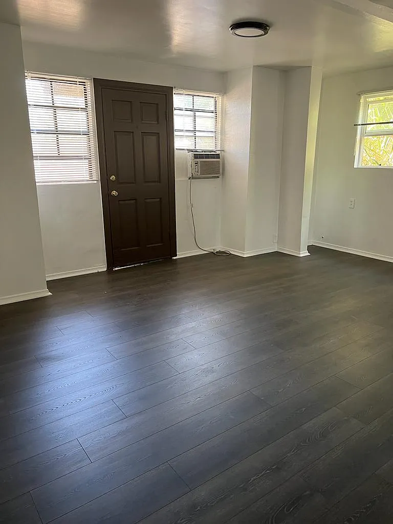 Studio, 200 sqft, $1,300 — Photo 1