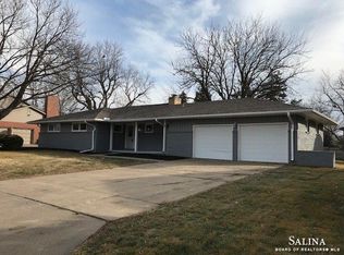 2126 Edgehill Rd, Salina, KS 67401