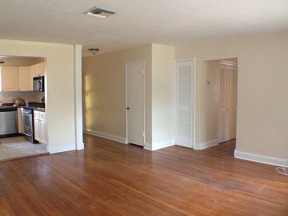 4th image of 4007 W Fielder St
