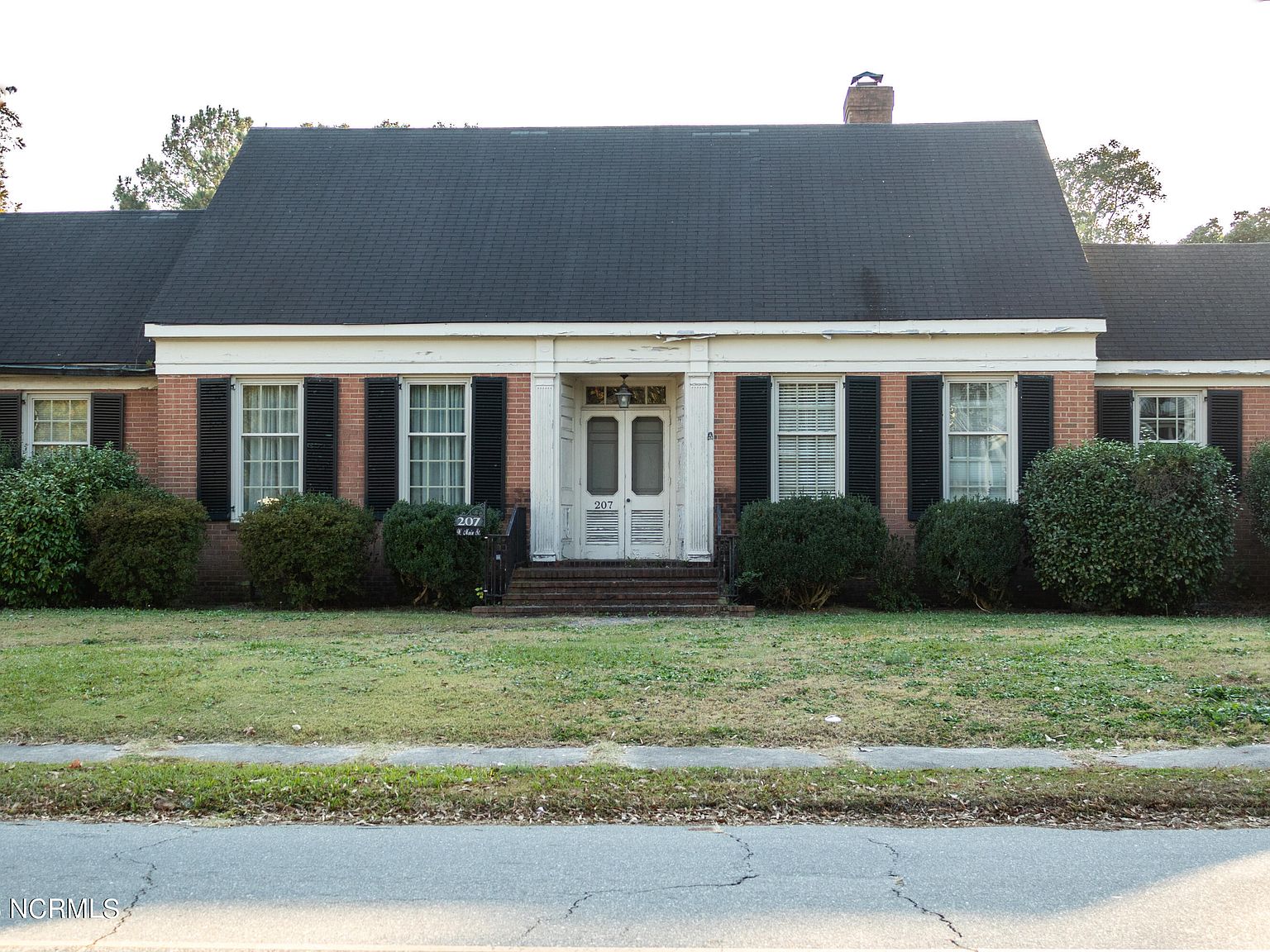 207 W Main Street, Mount Olive, NC 28365 | Zillow