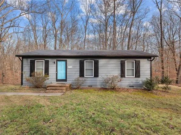 5713 Kings Ct, Pleasant Garden, NC 27313