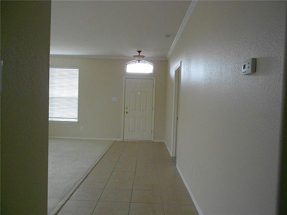 3rd image of 2913 Clear Creek Dr