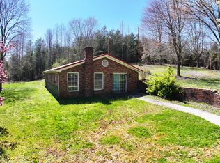 3045 Spout Springs Rd, Irvine, KY 40336