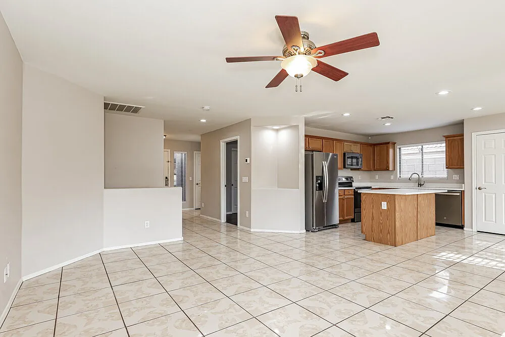3 bed, 2.0 bath, 1528 sqft, $2,345 — Photo 4