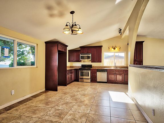 4th image of 20520 Oxnard St