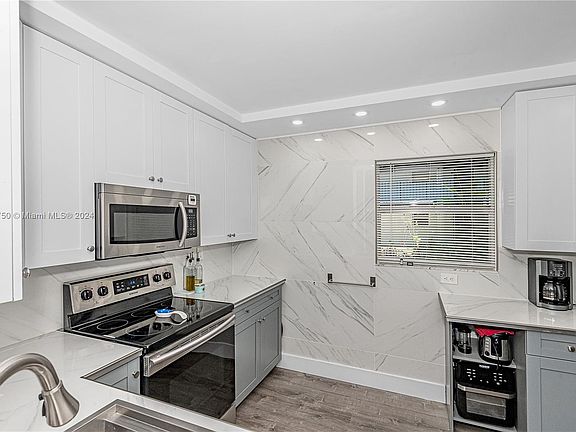 3rd image of 2800 Somerset Dr APT 118J
