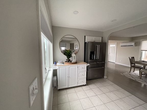 2nd image of 23 Jamaica Ct