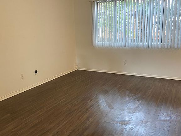 2nd image of 2418 Vanderbilt Ln #B