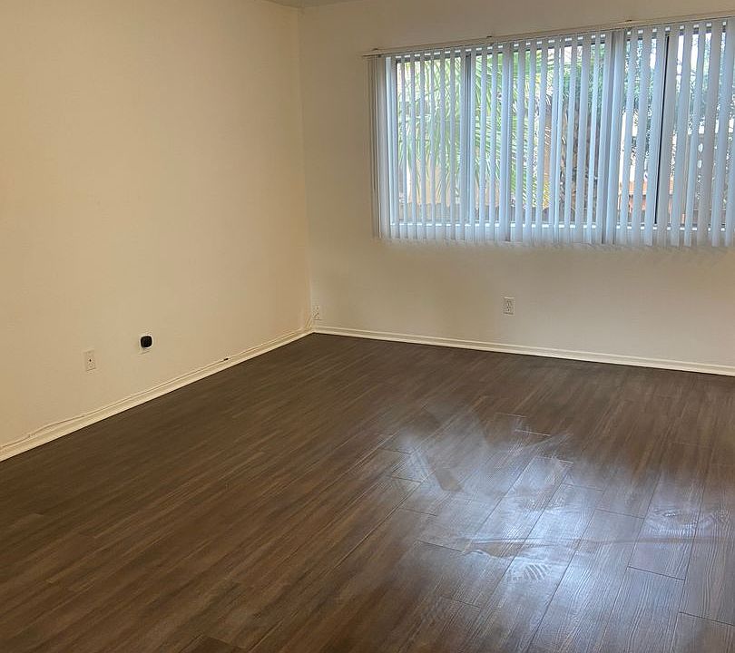 1st image of 2418 Vanderbilt Ln #B