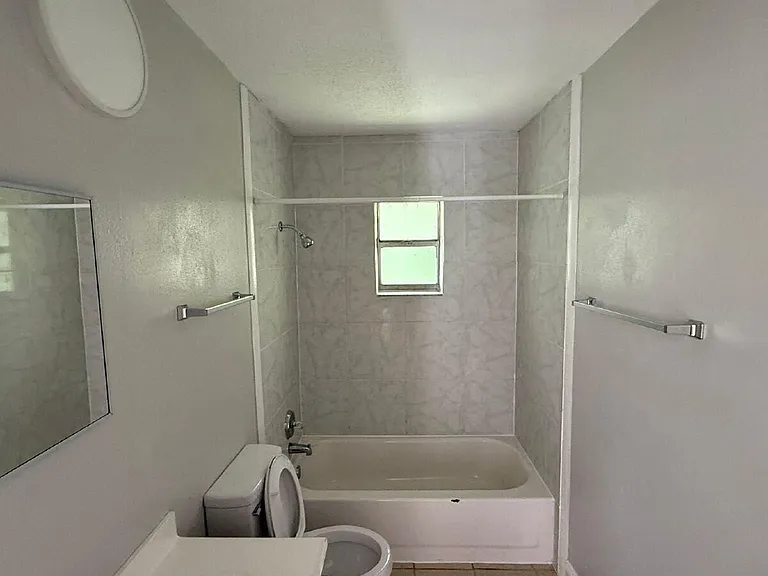 404 Peters St — Photo 6