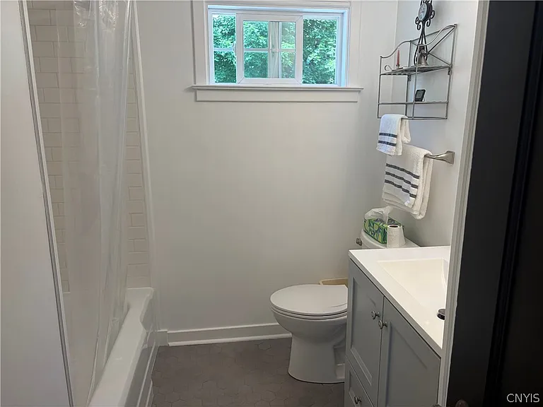 240 Ferncliff Ave — Photo 5