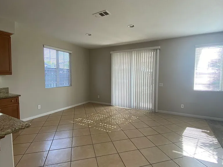 36772 Maxmillian Ave — Photo 13
