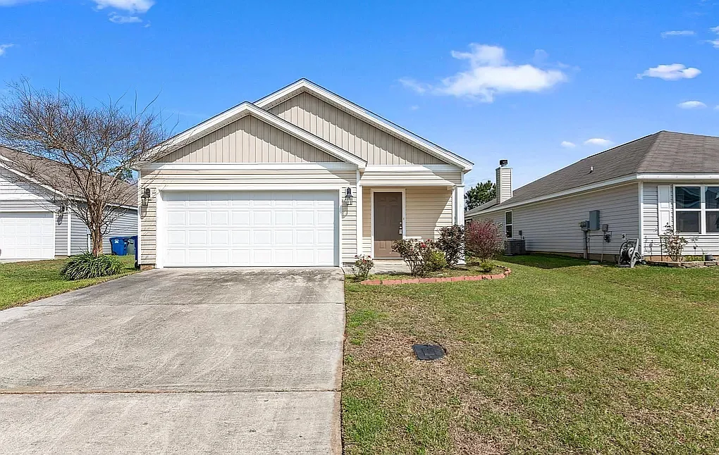 3 bed, 1381 sqft, $1,900 — Photo 1