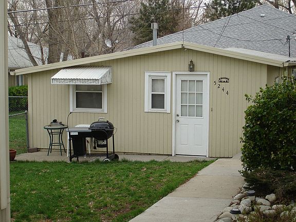 Carriage House In Back-Rental Income Or Home Office