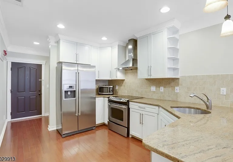 10-12 Elmer St #L — Photo 4