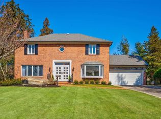 102 Dover Rd, Manhasset, NY 11030