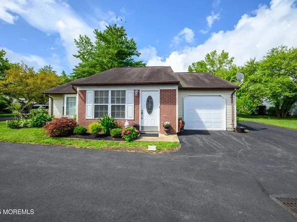 17 Linton Close #1000, Freehold, NJ 07728