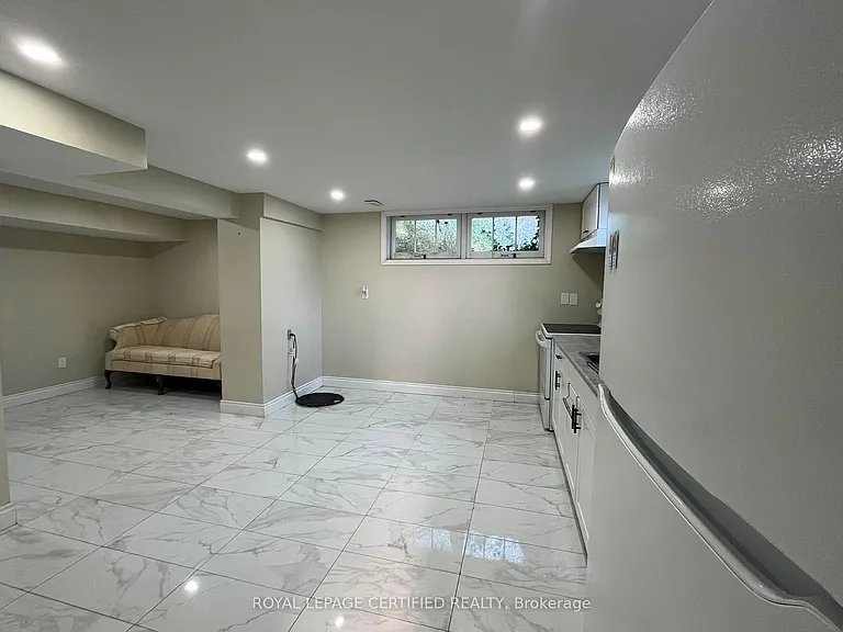 848 Garth St #BASEMENT — Photo 3