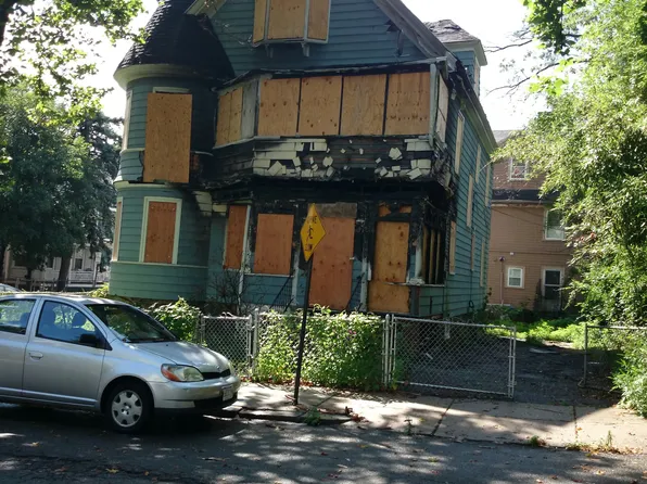24 Moultrie St, Dorchester, MA 02124