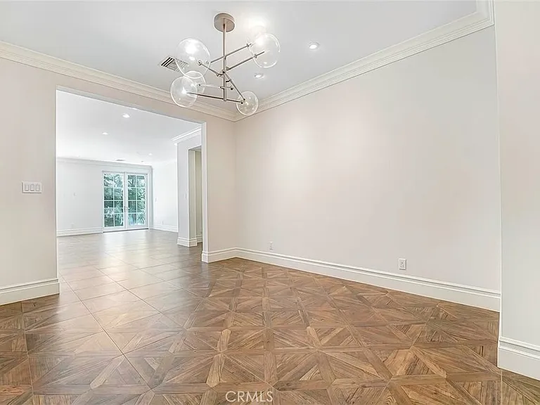 1714 W Oak St — Photo 11