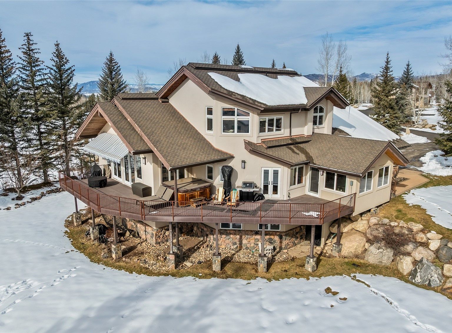 1165 Redwoods Dr