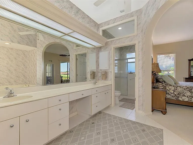 549 Fallbrook Dr — Photo 32