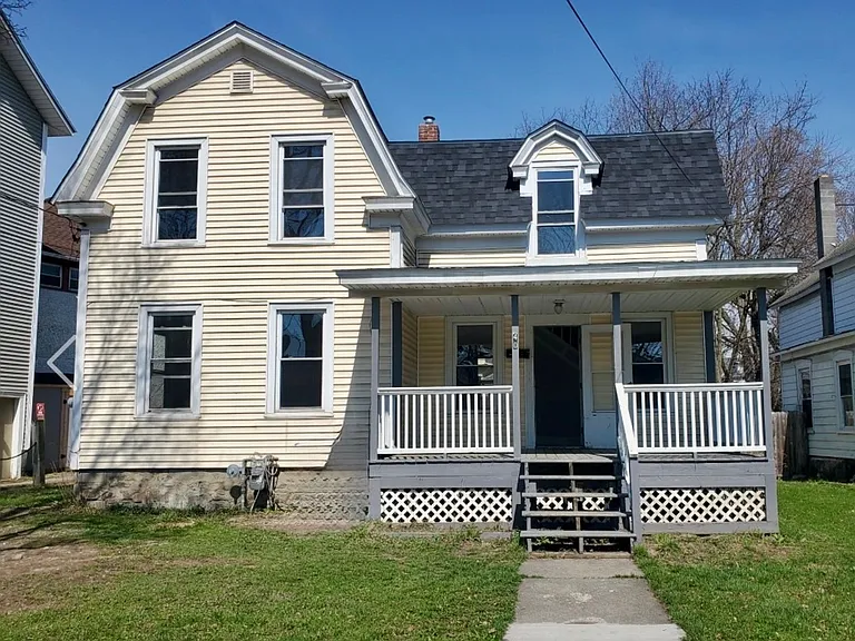 40 Clinton Ave — Photo 1