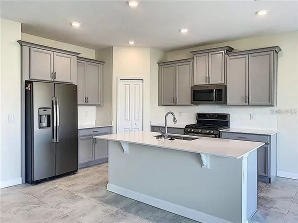 1307 Oak Crest St, Davenport, FL 33837