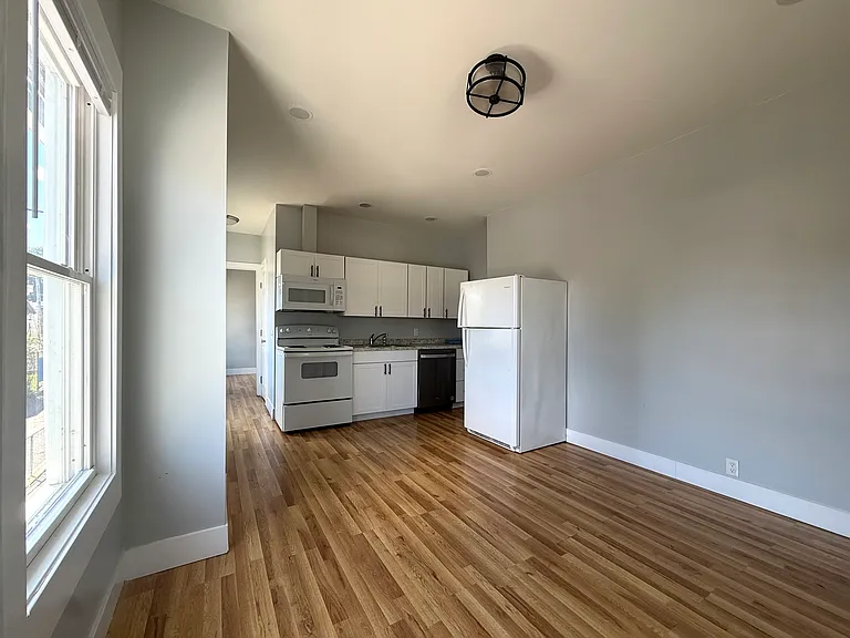14 Livingston St #2 — Photo 4