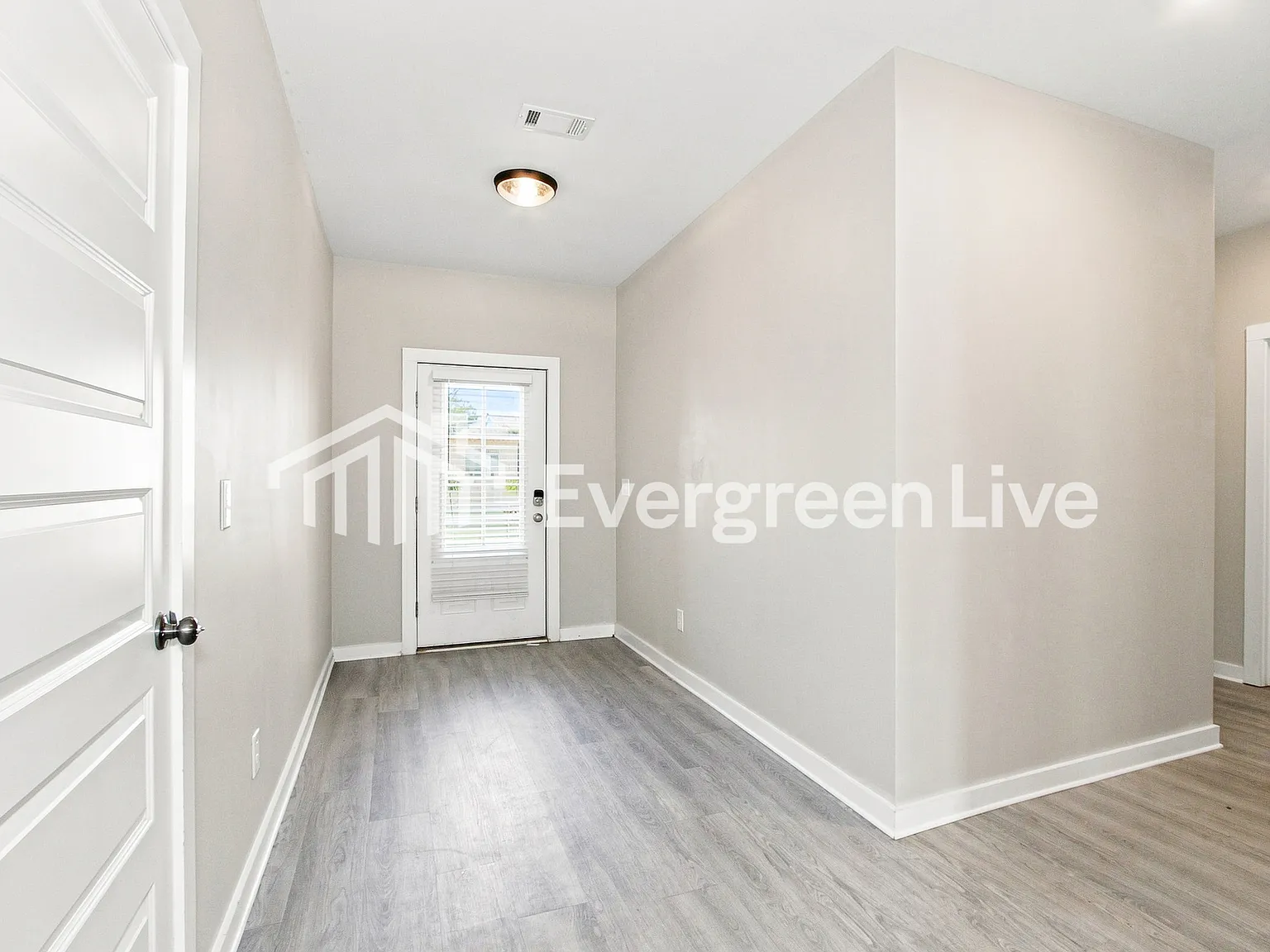 3 bed, 2.0 bath, 1801 sqft, $1,645 — Photo 2