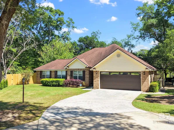 632 E Pedigo Ave, Foley, AL 36535