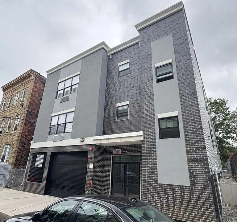 98 12th Ave #303