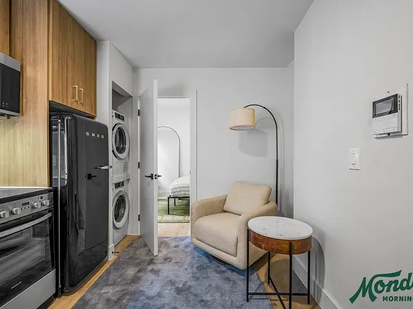 236 West 15th Street image 3 of 9