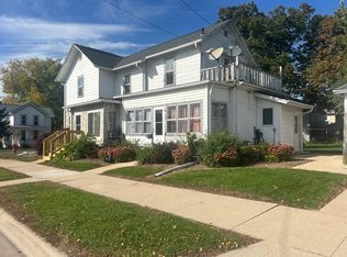 913 S 3rd St #1/2, Watertown, WI 53094