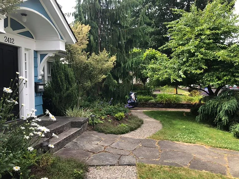2412 Columbia St SW #B — Photo 2