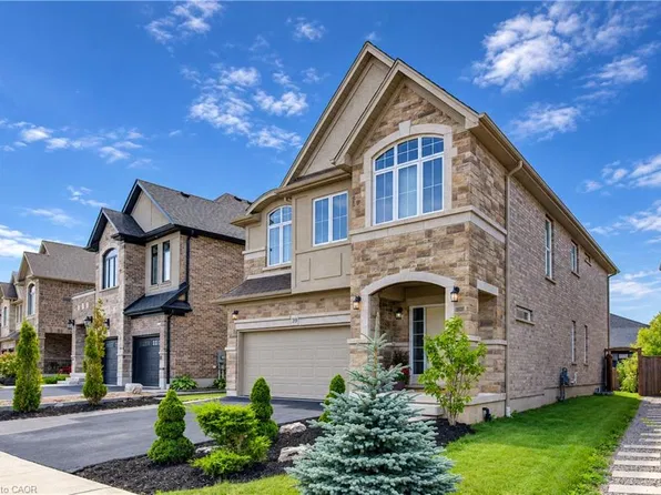 519 Gristmill St, Waterloo, ON N2K 0C9