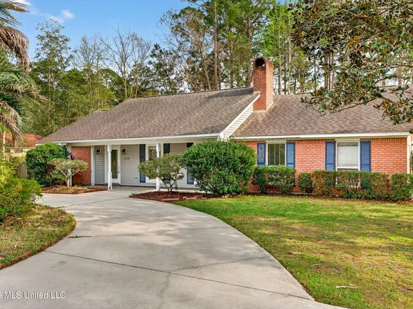 8359 Makiki Dr, Diamondhead, MS 39525