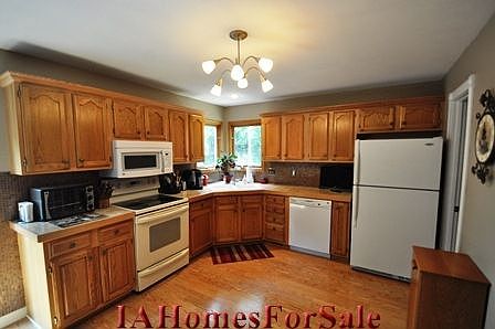 Kitchen - Door on right leads to large walk in pantry