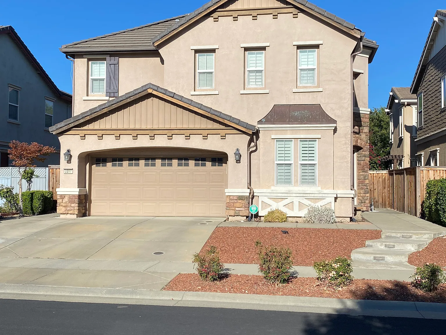 4 bed, 3311 sqft, $3,650 — Photo 1